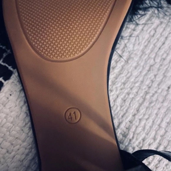 Stuart Weitzman Elegant Black Feather Heels - Picture 6 of 6